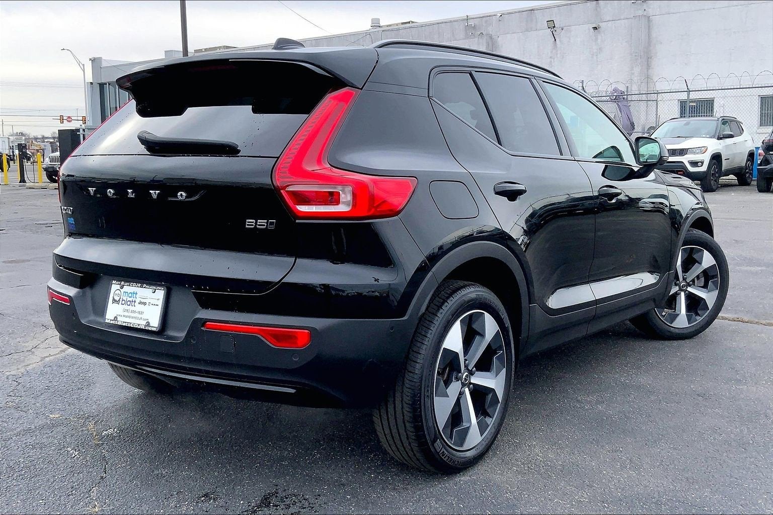 2023 Volvo XC40 Plus Dark Theme