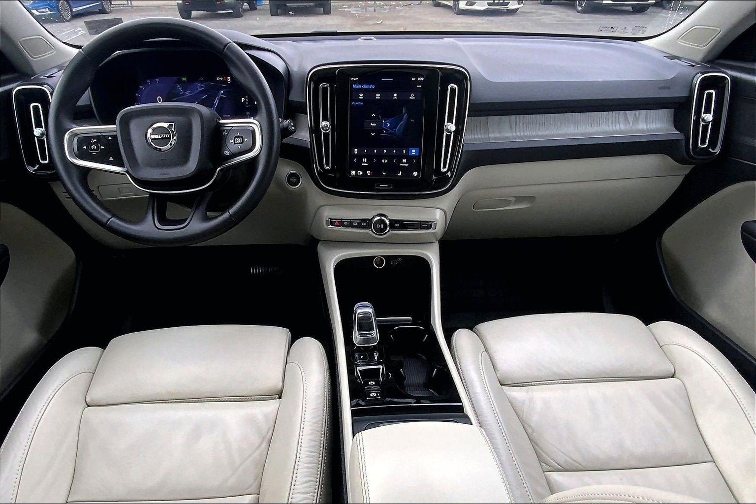 2023 Volvo XC40 Plus Dark Theme