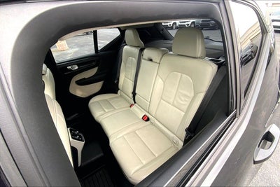 2023 Volvo XC40 Plus Dark Theme