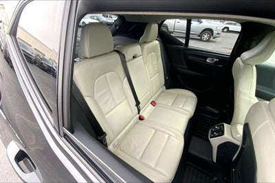 2023 Volvo XC40 Plus Dark Theme
