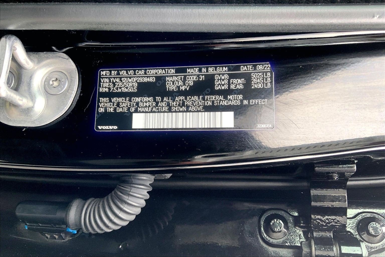2023 Volvo XC40 Plus Dark Theme