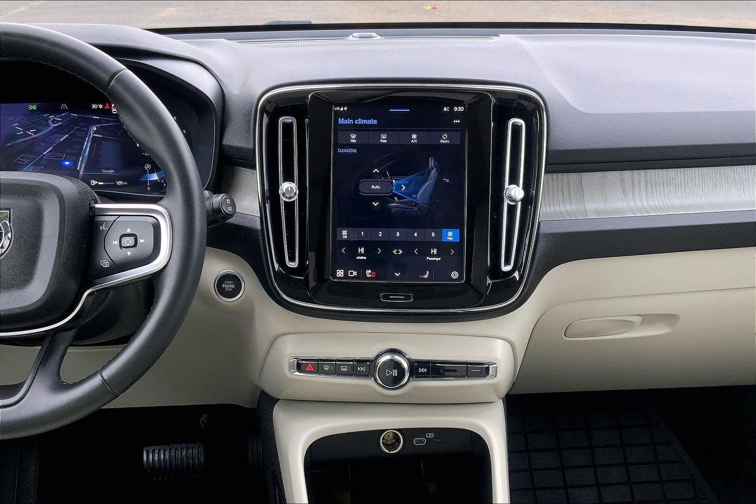 2023 Volvo XC40 Plus Dark Theme