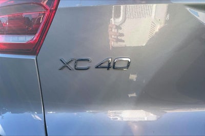 2023 Volvo XC40 Ultimate Dark Theme