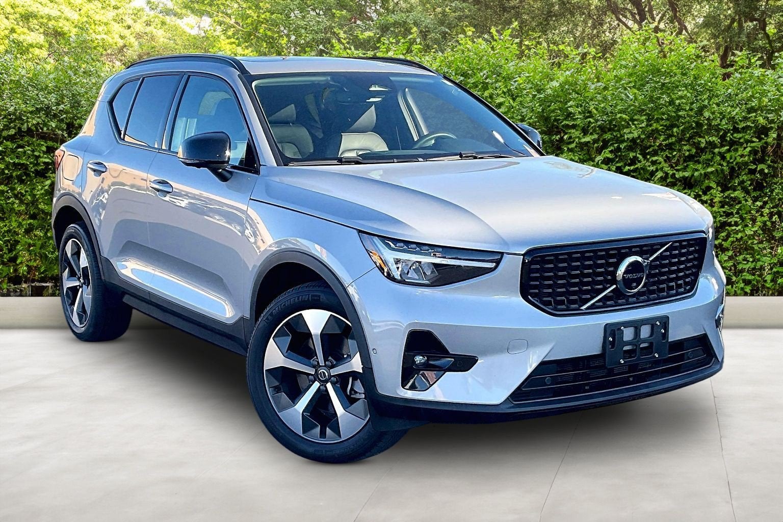 2023 Volvo XC40 Ultimate Dark Theme
