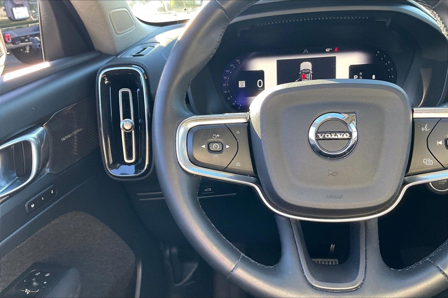 2023 Volvo XC40 Ultimate Dark Theme