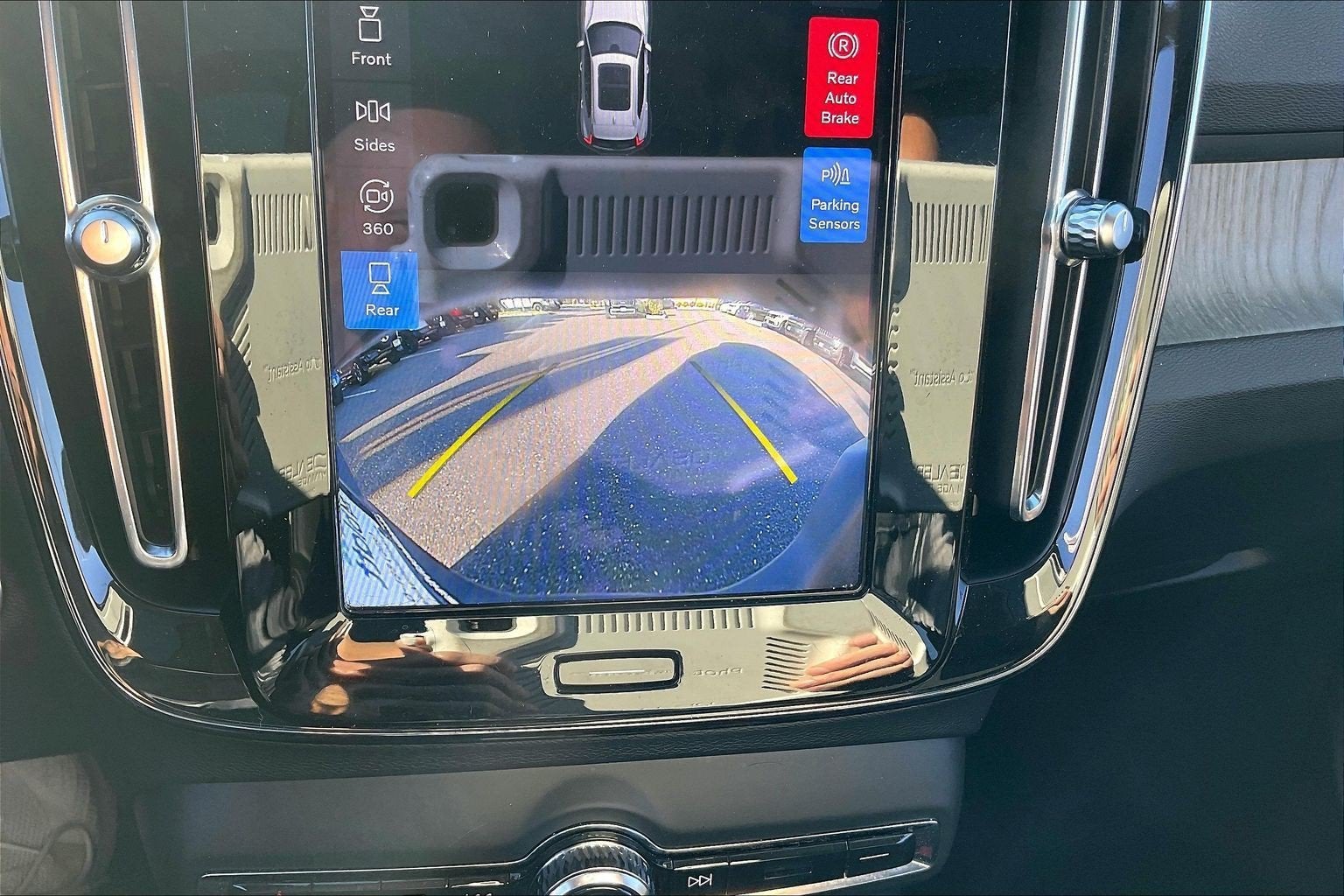 2023 Volvo XC40 Ultimate Dark Theme