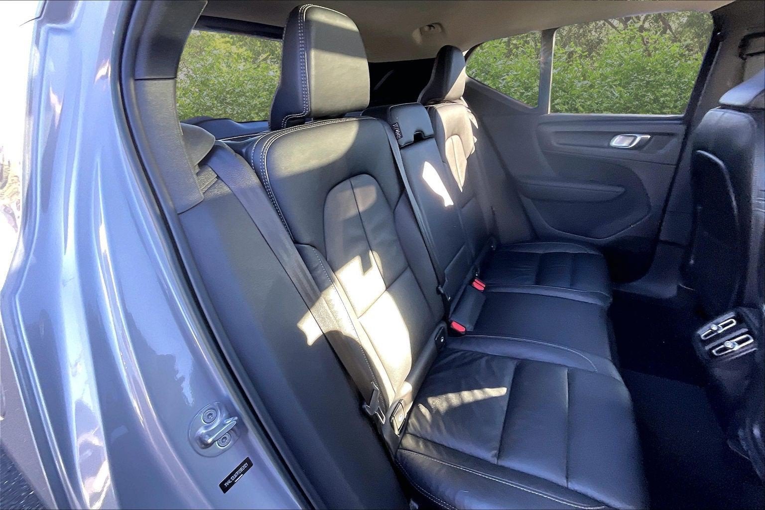 2023 Volvo XC40 Ultimate Dark Theme