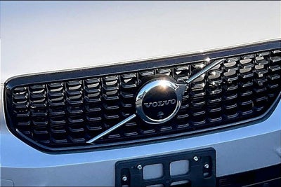 2023 Volvo XC40 Ultimate Dark Theme
