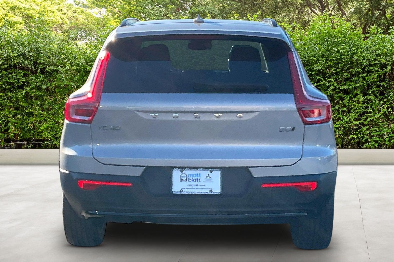 2023 Volvo XC40 Ultimate Dark Theme