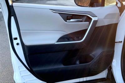 2022 Toyota RAV4 Hybrid XLE