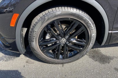 2022 Volkswagen Tiguan SE R-Line Black