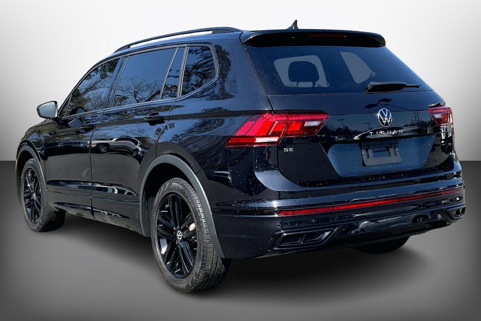 2022 Volkswagen Tiguan SE R-Line Black