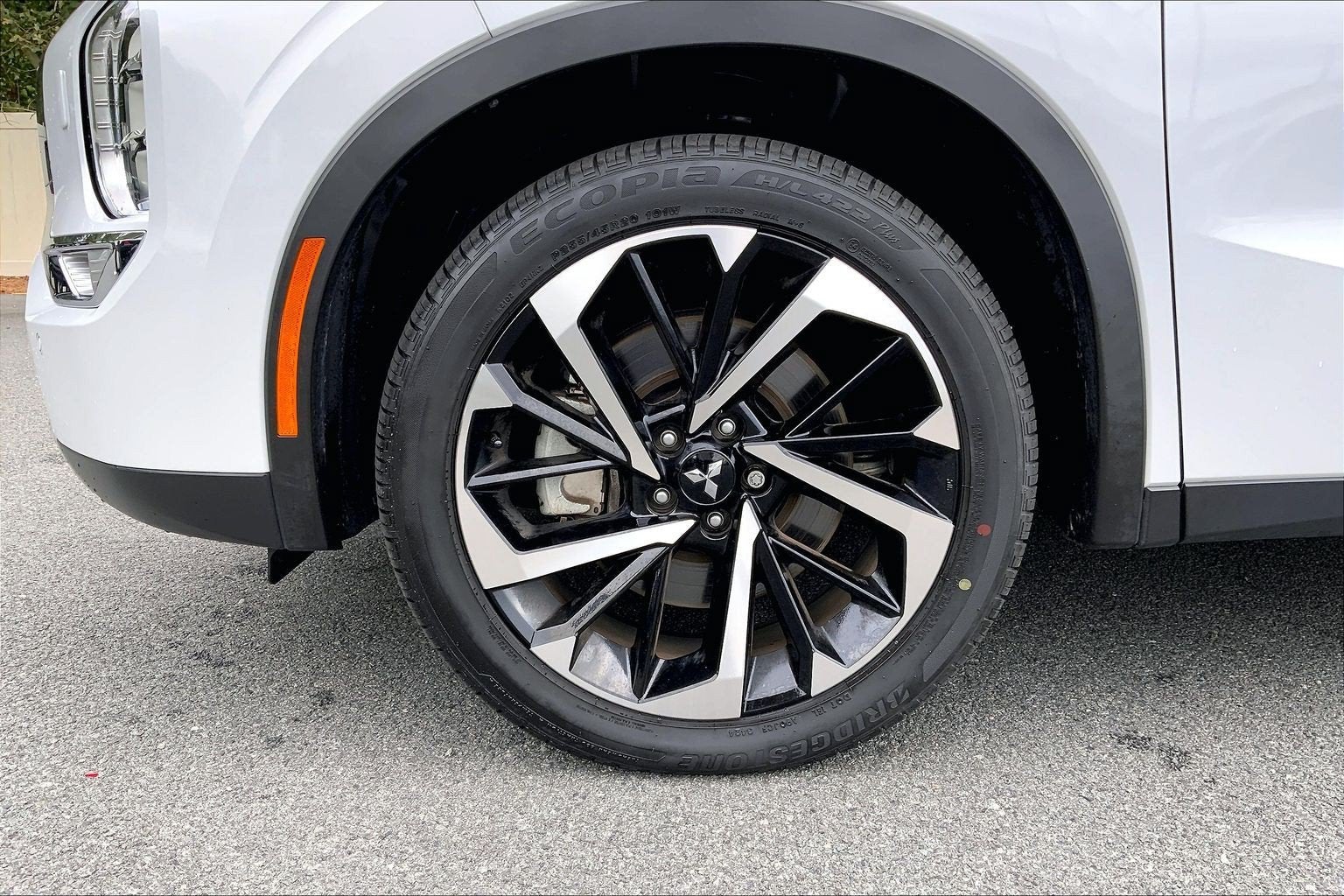 2025 Mitsubishi Outlander Plug-In Hybrid SE PHEV