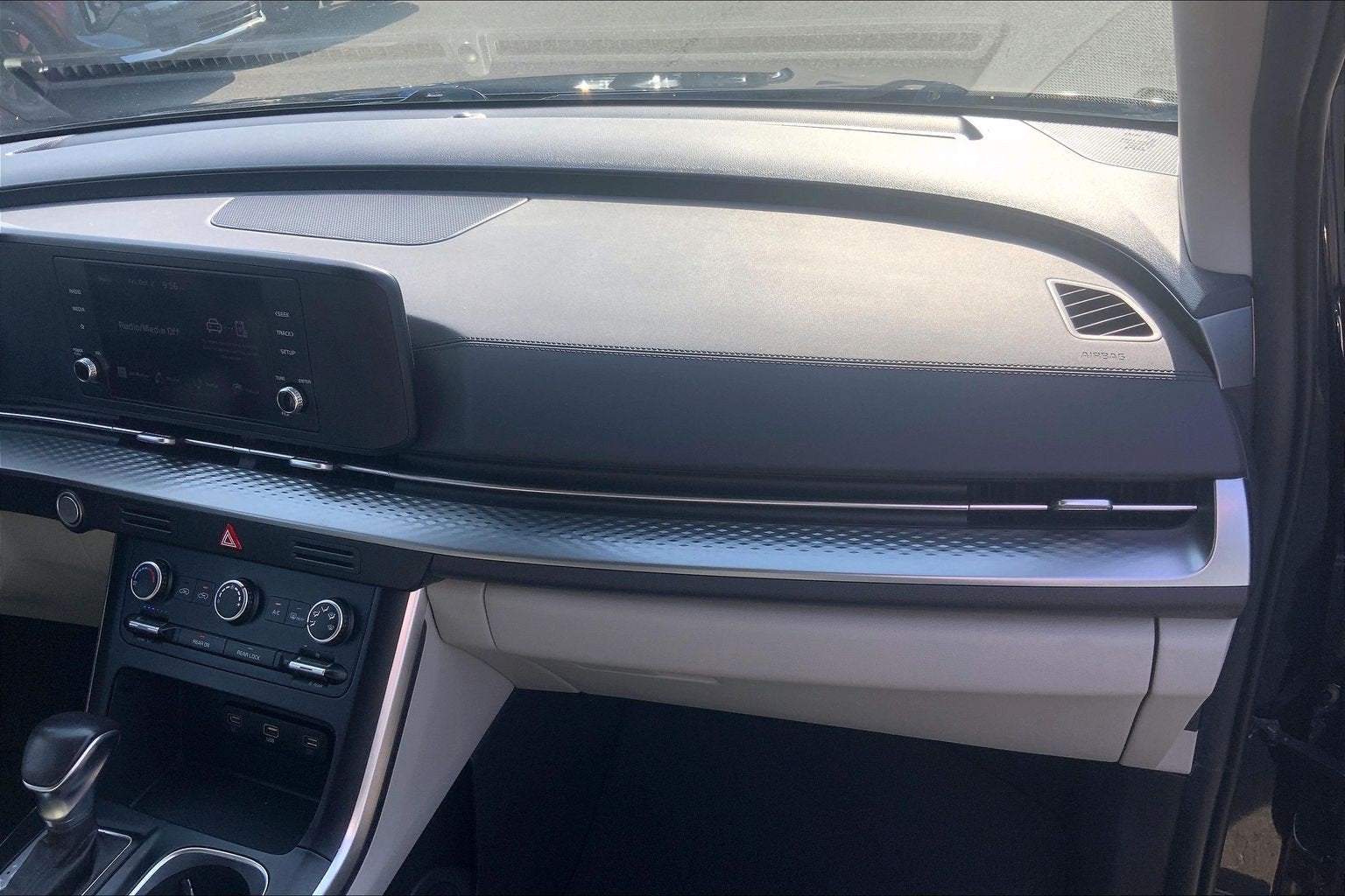 2024 Kia Carnival LX