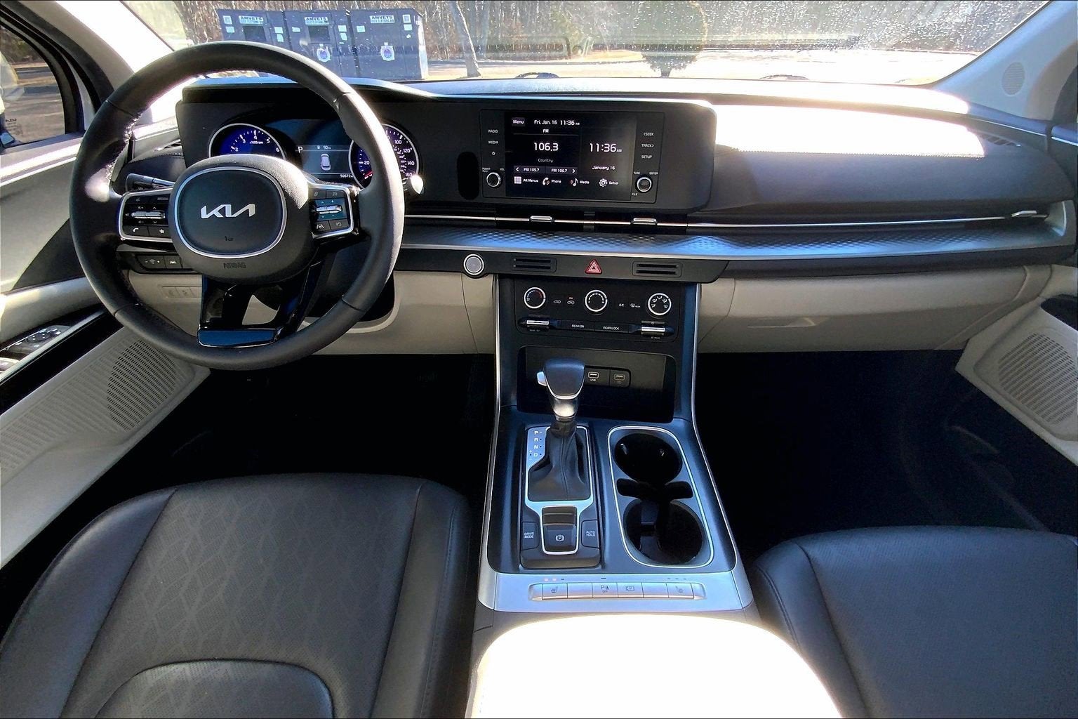 2024 Kia Carnival LX