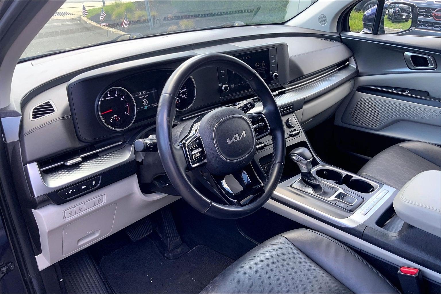 2024 Kia Carnival LX