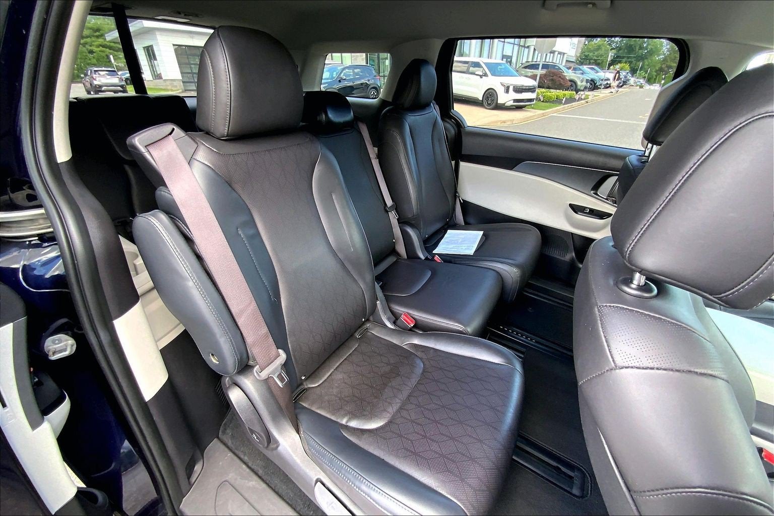 2024 Kia Carnival LX