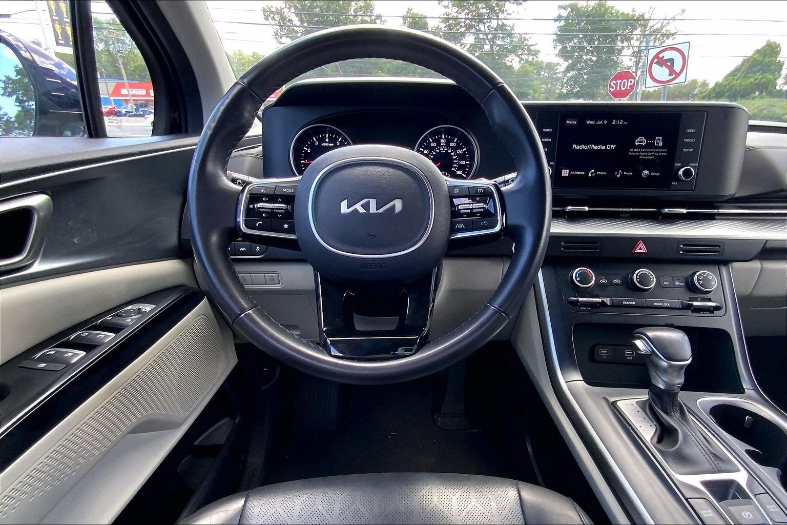 2024 Kia Carnival LX